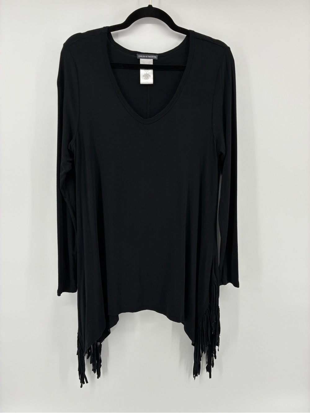 Chelsea & Theodore Black Long Sleeve V-Neck Fringe Side Hem Top